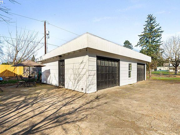 3rd image of 7717 NE 142nd Ave