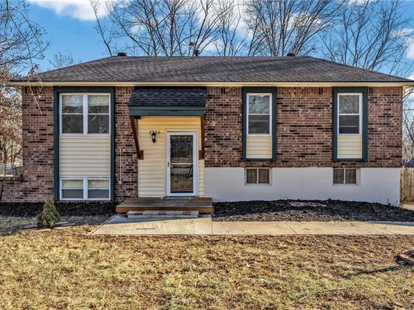 2500 NW Salem Ct, Blue Springs, MO 64015