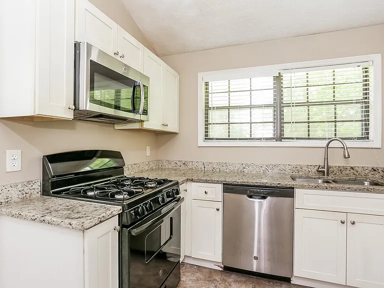 900 Turtle Bend Ln — Photo 7