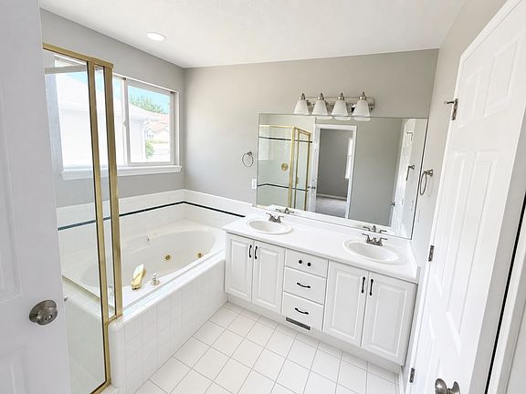 3rd image of 11246 S Glen Croft Ln