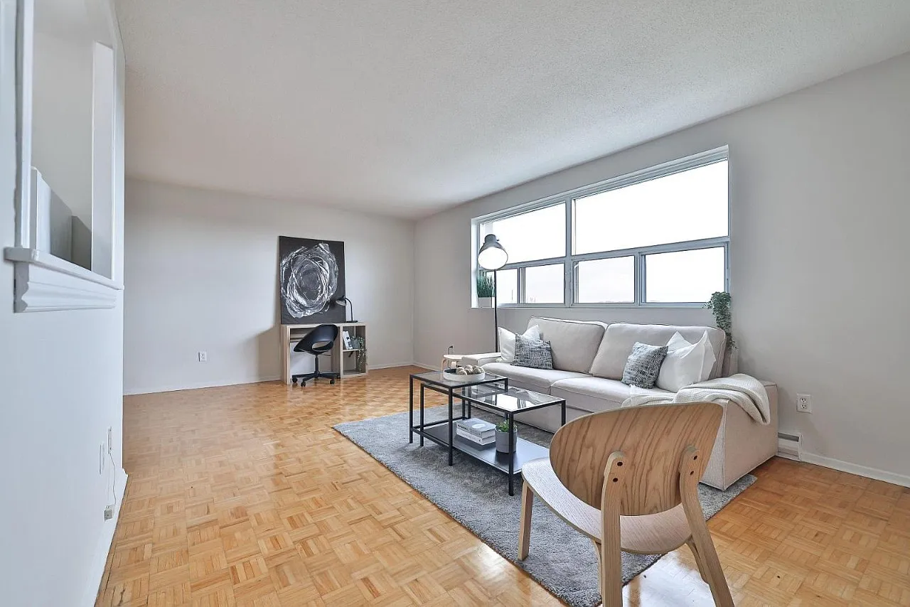 49 Wellington Street — Photo 3