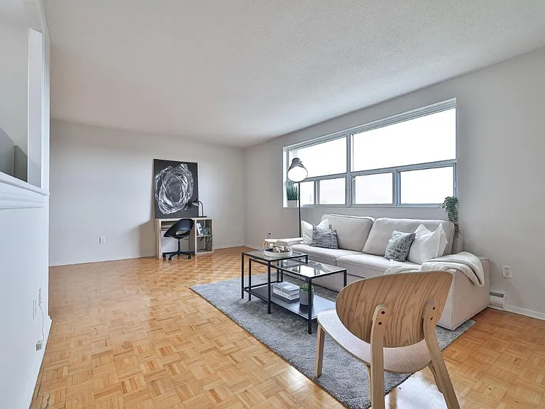 49 Wellington St — Photo 3
