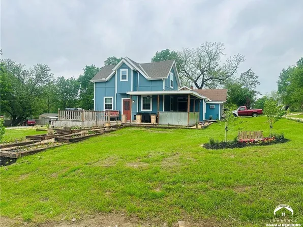 1001 Laurel St, Pleasanton, KS 66075