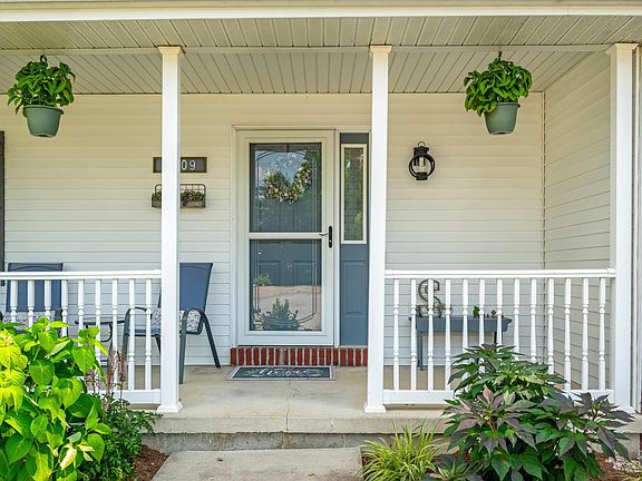 2nd image of 1209 W Dove Cir