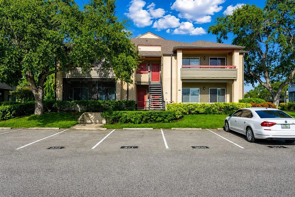 1 bed, 1.0 bath, 742 sqft, $2,000 — Photo 2