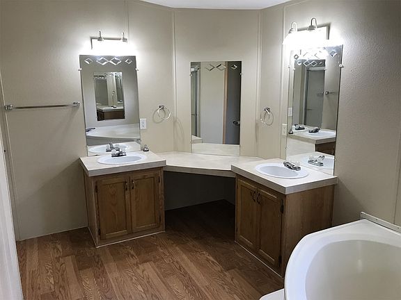 2nd image of 2500 Redwood Cir