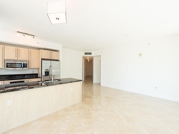 4th image of 1111 SW 1st Ave #1919