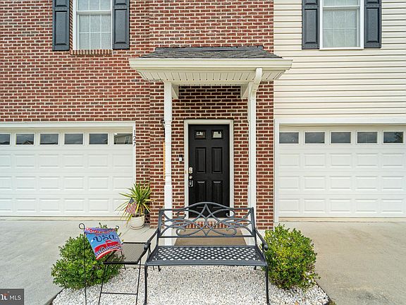 5th image of 127 Brockham Ct