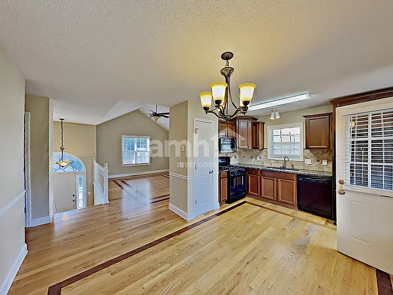 387 Moreland Cir — Photo 3