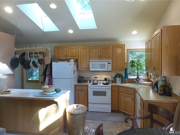 4th image of 74 Beattie Ave