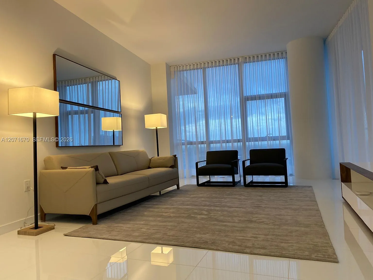Paramount Miami Worldcent — Photo 1