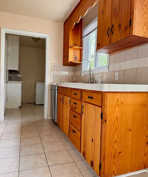 1121 E Madison St — Photo 18
