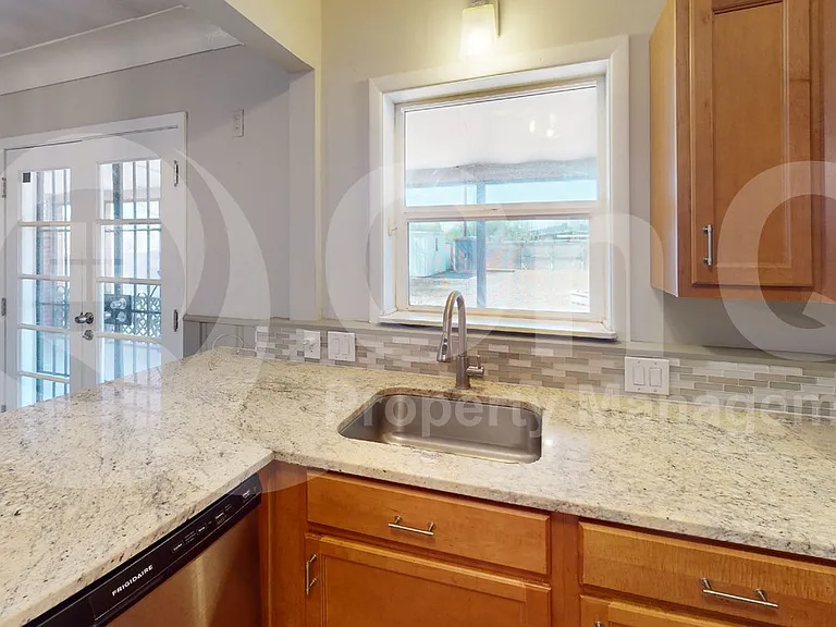 1305 E Water St — Photo 6