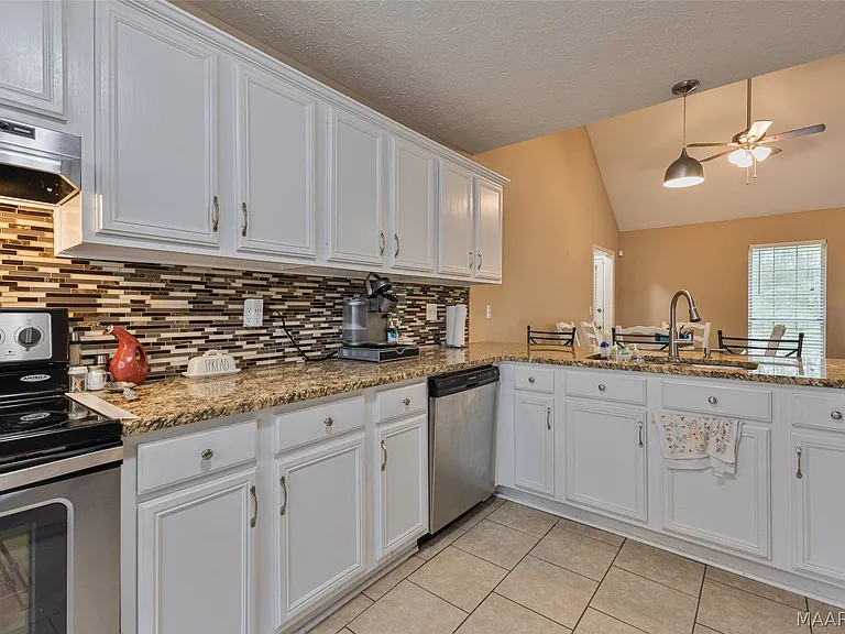 105 Foxwood Ct — Photo 12