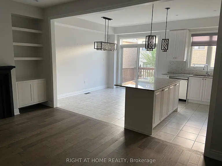 214 Cranbrook Cres — Photo 10