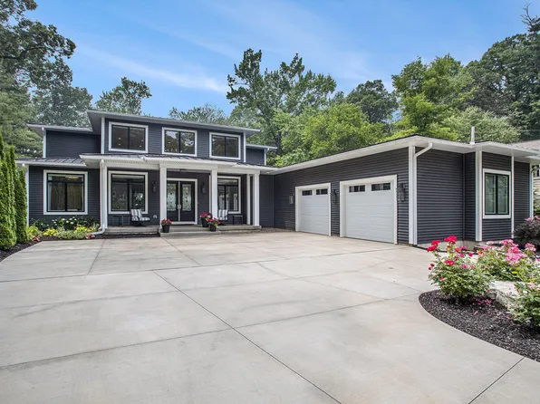 2878 Burlington Dr, Hickory Corners, MI 49060