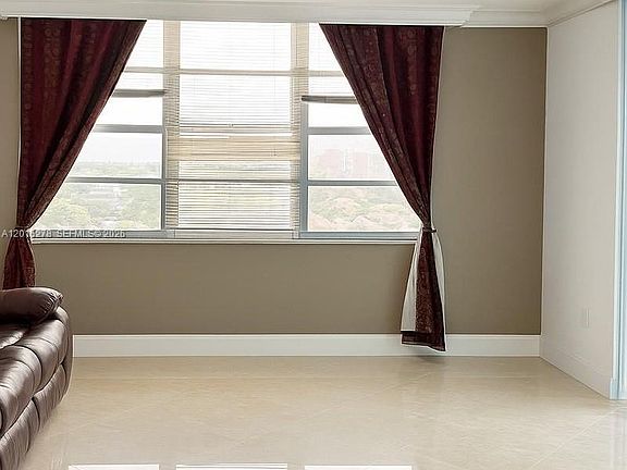 5th image of 2780 NE 183rd St APT 717