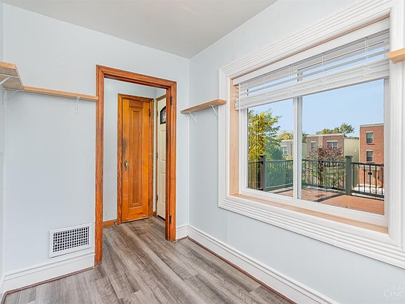 5th image of 389 Grand Ave