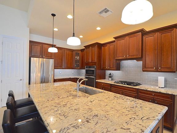 5th image of 9941 Alhambra Ln
