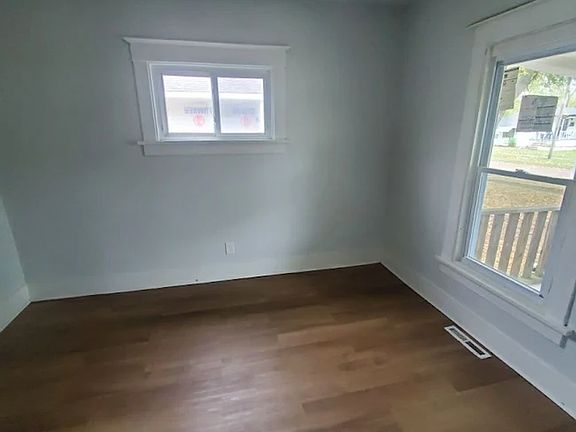 4th image of 3558 Denver Ave