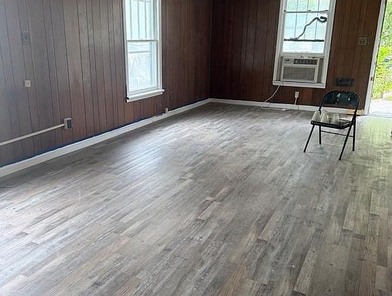 2nd image of 1012 W 4th St