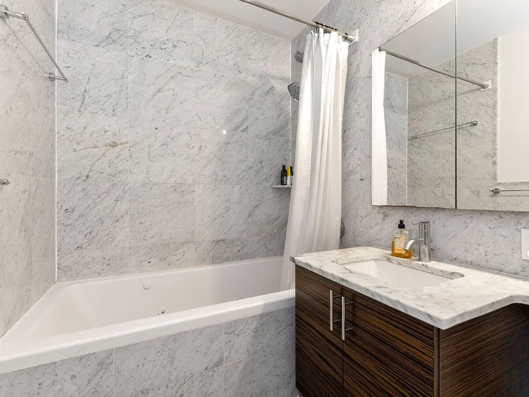 11-24 31st Ave #8B — Photo 10