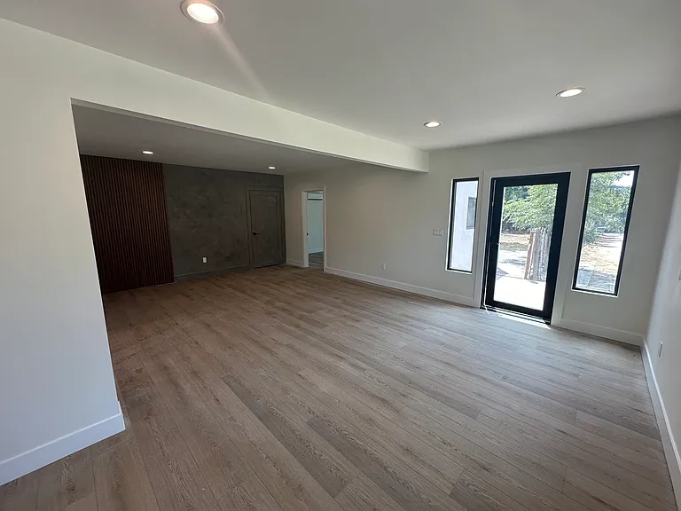 741 Valley View Ave — Photo 15