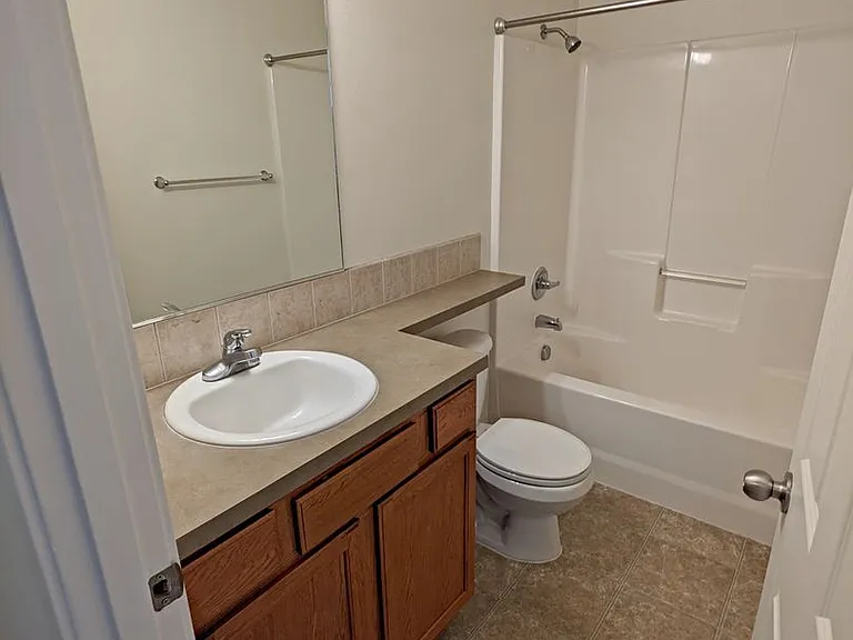 Halsey East Townhomes — Photo 31