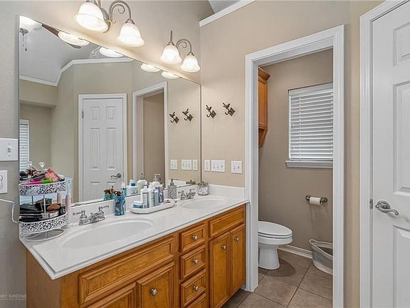 4th image of 1653 Williamsburg Dr
