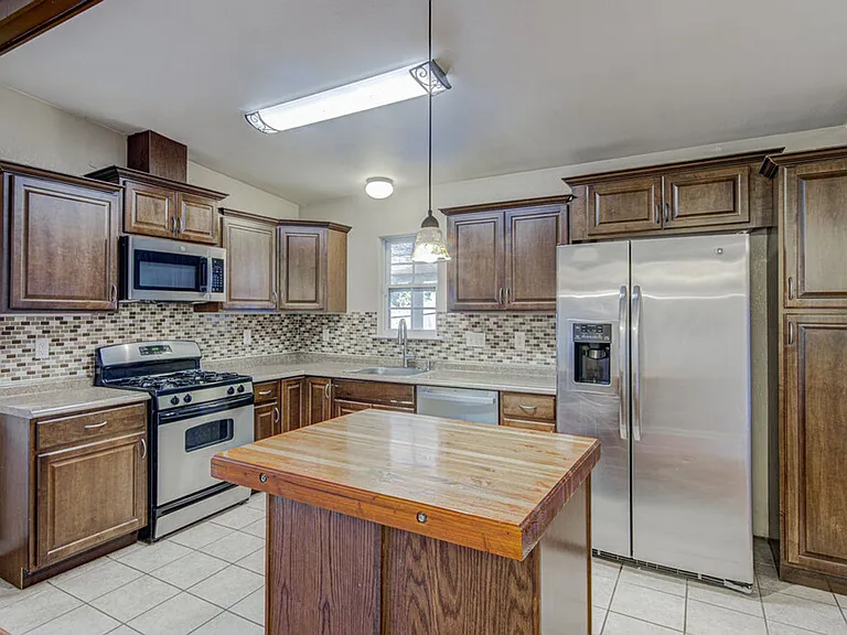 1410 Kamar Dr — Photo 7