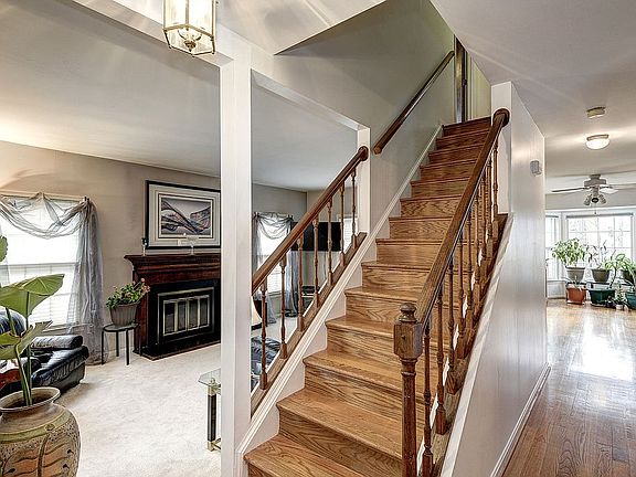 Open entry fam/kitch/dining