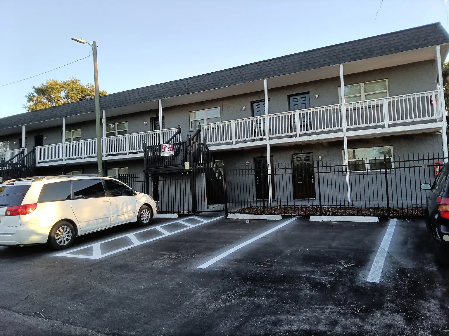 909 E Lotus Avenue — Photo 1