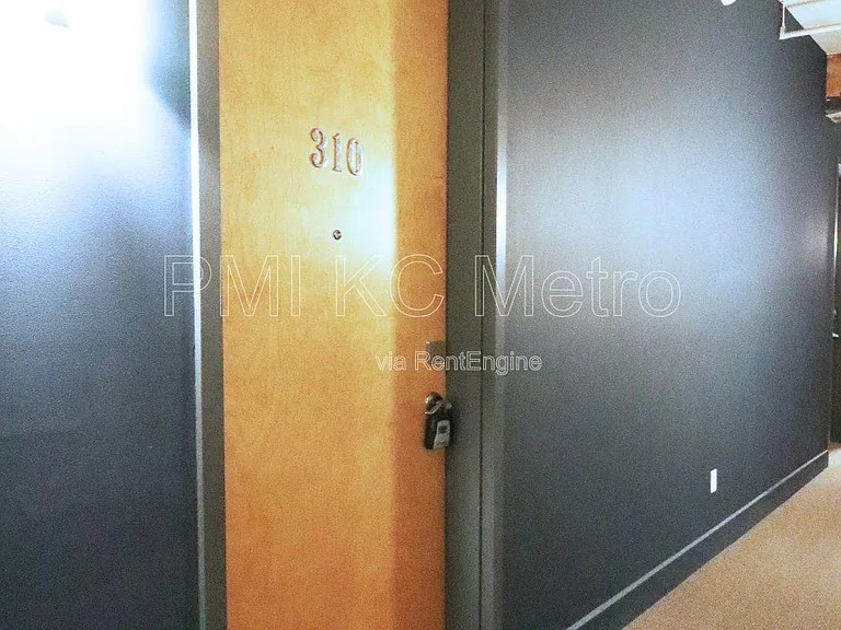 200 Main St #310 — Photo 32
