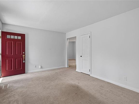 5th image of 9261 Hickory St