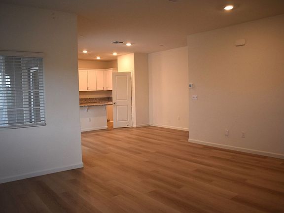 4th image of 721 Niemann St