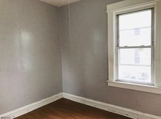 160 Alexander St #1, Newark, NJ 07106