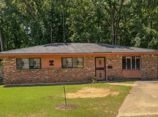 904 W Lakeshore Dr, Tuskegee, AL 36083