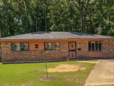 904 W Lakeshore Dr, Tuskegee, AL, 36083