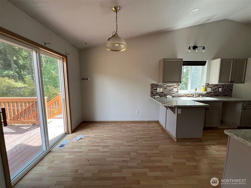 3rd image of 19528 71st Avenue E