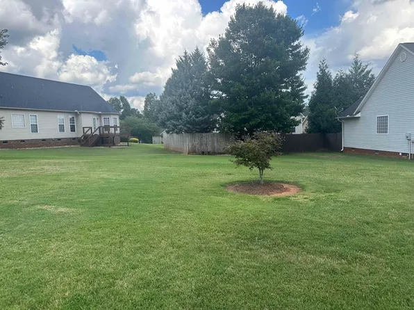 915 Thunder Gulch Dr, Boiling Springs, SC 29316