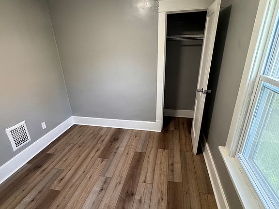 4th image of 2308 Monroe Ave #2