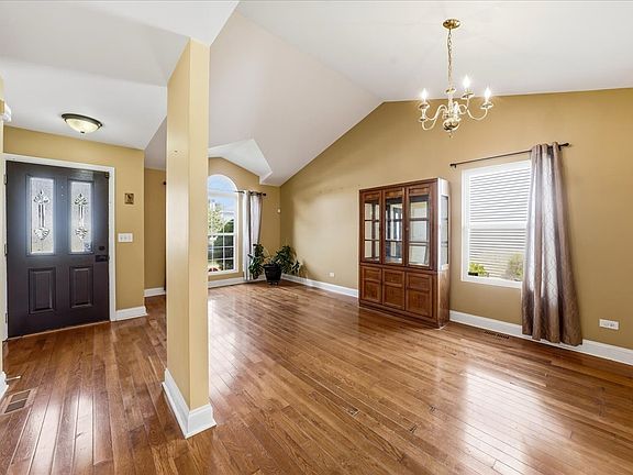 2nd image of 287 Lilac Dr
