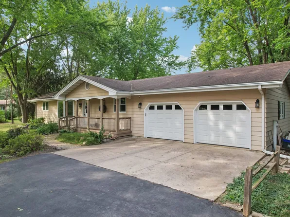 14420 Pleasant Valley Rd, Woodstock, IL 60098