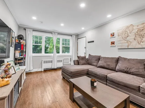 226-25 Union Tpke #A, Oakland Gardens, NY 11364