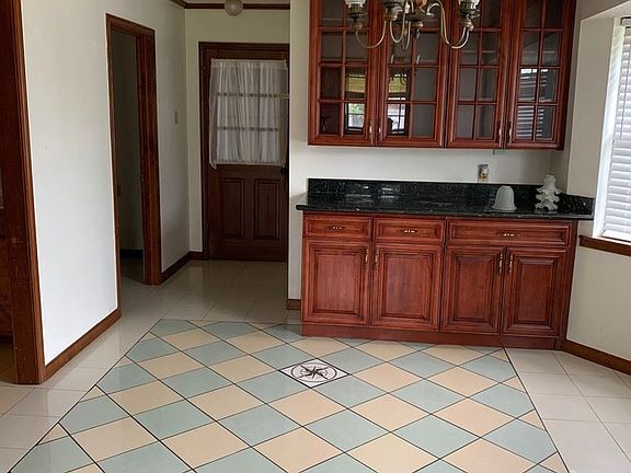 4th image of 107 Albania Ct