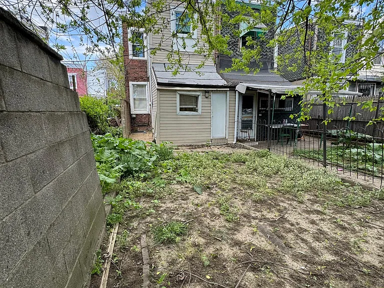 430 E Auburn St — Photo 19