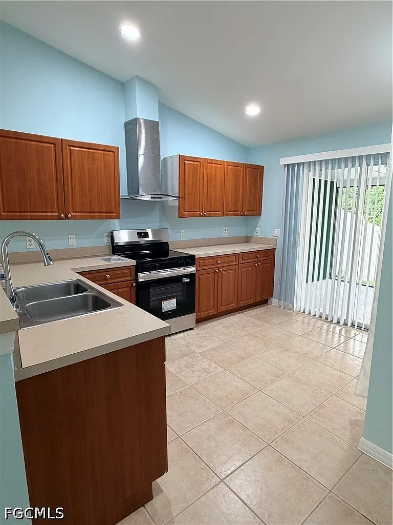 3 bed, 2.0 bath, 1105 sqft, $1,650 — Photo 3
