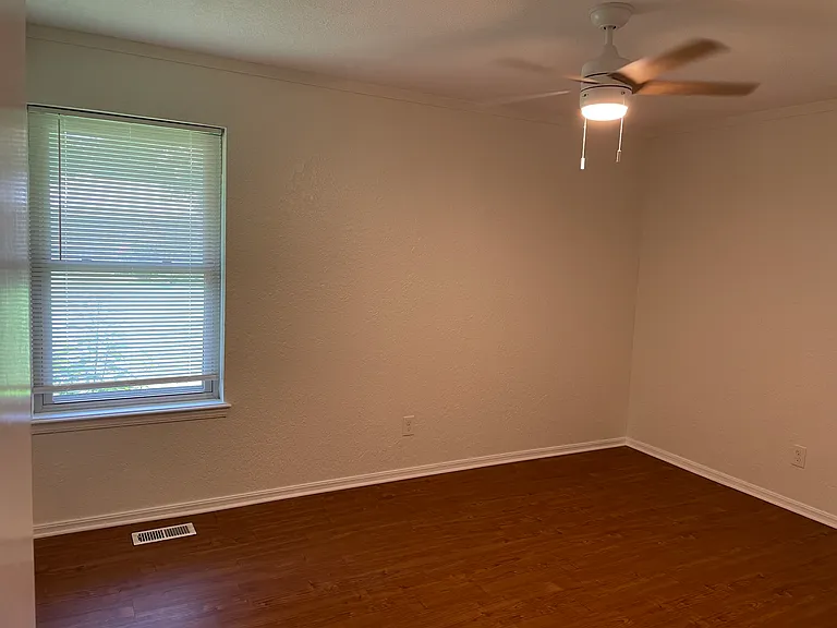 1715 Lancaster Cir — Photo 28