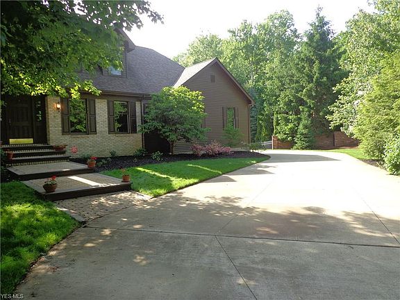 3rd image of 1065 Torrey Pines St NE