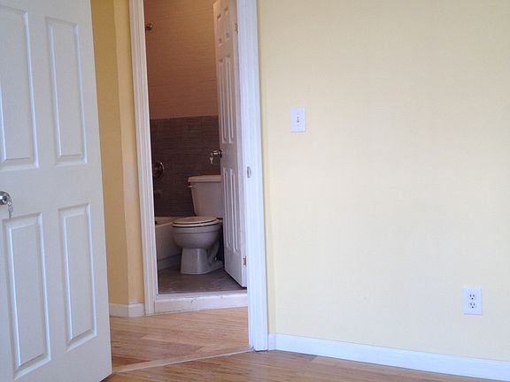 4th image of 276 Ashford St